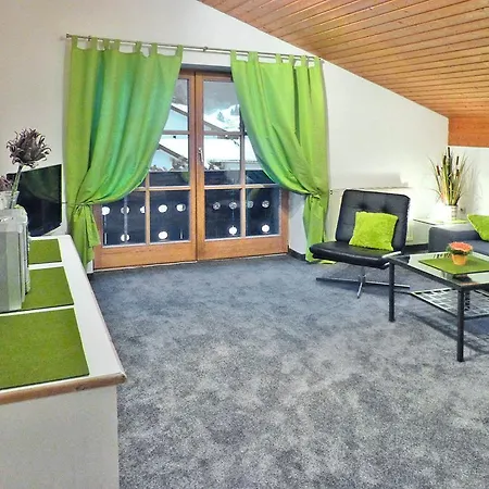 Ferienwohnung 1. Etage 240s * 格赖瑙